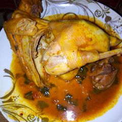 A picture of Whole chicken pepper soup.