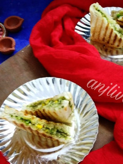 पनीर कर्ड सैंडविच(paneer curd sandwich recipe in Hindi) रेसिपी मुख्य फोटो