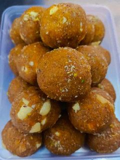 મેથી લાડુ (Methi Ladoo Recipe In Gujarati) રેસીપી મુખ્ય ફોટો