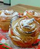 Rositas de hojaldre con manzana queso crema y canela