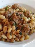 Alubias con butifarra con salsa de parmesano y albahaca