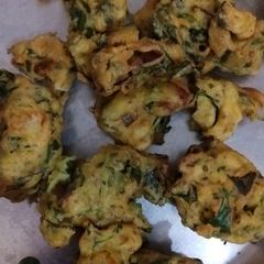 A picture of Methi bhajiya.