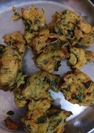 A picture of Methi bhajiya.