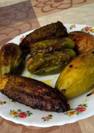 करेला, शिमला मिर्च परवल भरवां (Karela Shimla Mirch Parwal bharwan recipe in hindi) रेसिपी मुख्य फोटो