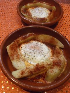 Una foto de Huevo frito con patatas cocidas