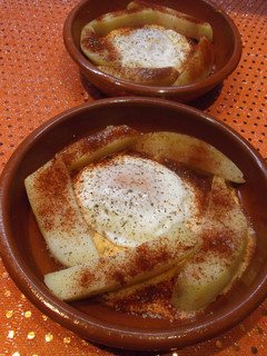 Una foto de Huevo frito con patatas cocidas