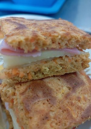 Una foto de Pan de zanahoria y harina de avena en sartén!