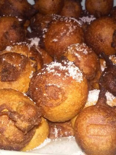 Una foto de Buñuelos fáciles de Limón🍋🍋🍥😃