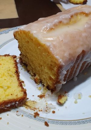 Una foto de Budín de mandarina 🍊 con glaseado de limón🍋