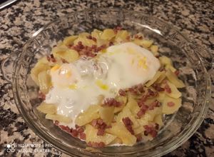 Foto principal de Patatas con jamón serrano y huevos cuajados en el microondas