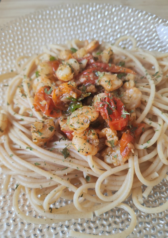 Una foto de Spaghetti con mini gambas