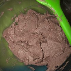 A picture of Cake icing.