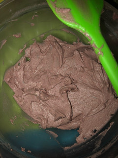 A picture of Cake icing.