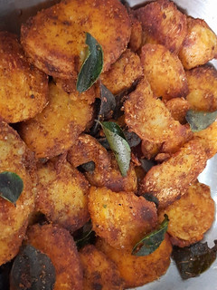 சேப்பங்கிழங்கு ரோஸ்ட் (Seppakilanku roast recipe in tamil) செய்முறை முக்கிய புகைப்படம்