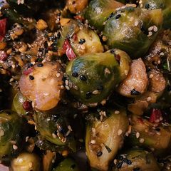 A picture of Brussels sprouts in Asian style🤗.