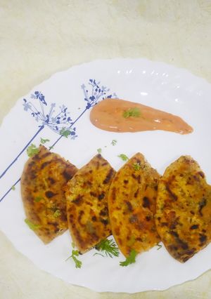 ચીઝ પનીર પરાઠા(cheese paneer parotha recipe in gujarati) રેસીપી મુખ્ય ફોટો