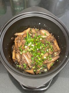 Hình của món Cá cơm kho tiêu.