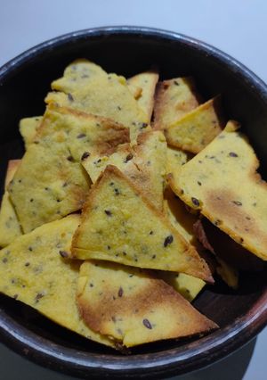 Una foto de Chips de maíz hechos en casa