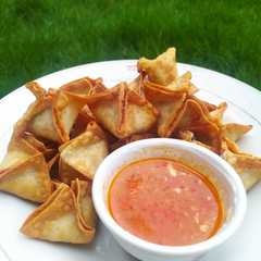 รูปของ Pangsit Goreng Premium plus Saus Asam Manis