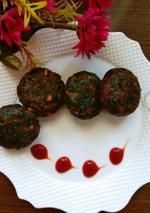 ब्रेड पालक वड़ा (Bread palak vada recipe in hindi) रेसिपी मुख्य फोटो
