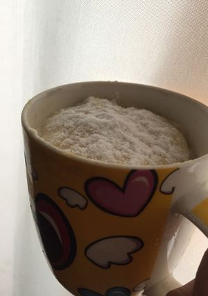 Una foto de Mug cake / bizcochuelo en taza de limón. Al microondas