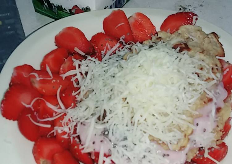 Sliced Almond Strawberry Oatmeal Pancake with Cheese