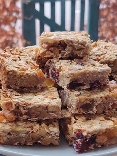 Una foto de Barras de cereales veganas de banana, nueces y avena (sin azúcar, sin gluten)