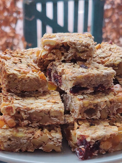 Una foto de Barras de cereales veganas de banana, nueces y avena (sin azúcar, sin gluten)