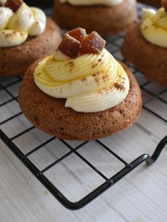 Una foto de Berlinas o donuts bomba cheesecake - tarta de manzana