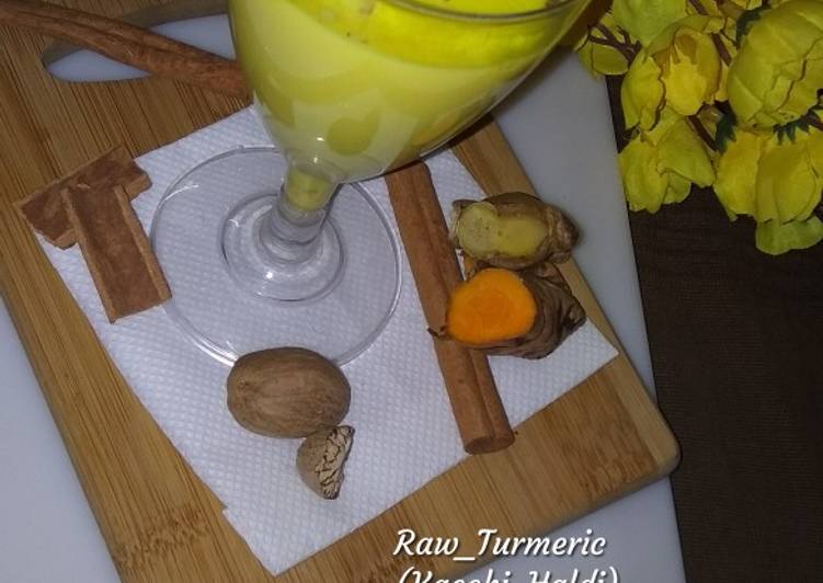 Step-by-Step Guide to Prepare Delicious Raw Turmeric Kacchi Haldi And Ginger Milk
