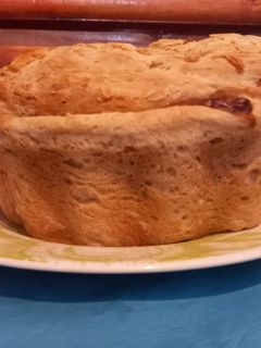 Una foto de Pan Casero con chicharrón relleno de bondiola y queso 🧀