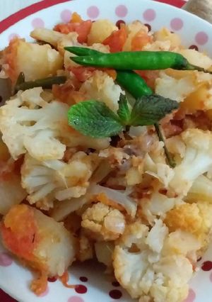 आलू गोभी टमाटर वाले (Aloo gobhi tamater wale recipe in hindi) रेसिपी मुख्य फोटो