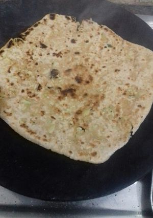 A picture of Spicy yummy Gobhi Parantha.