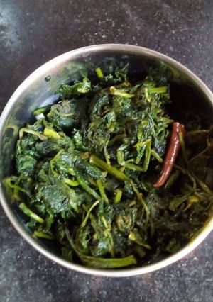 পালং শাক ভাজা (palak saag bhaja recipe in bengali) রেসিপির প্রধান ছবি
