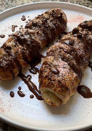 Une photo de Feuilleté🪷 chocolat 🍫kinder