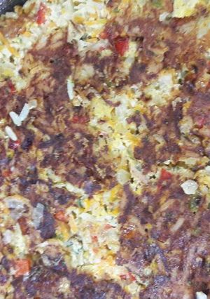 Una foto de Tortilla de arroz con atún y vegetales