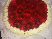Una foto de tarta de kiwi con gelatina