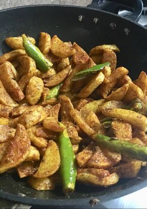 तले हुए मसाला आलू (Fried masala aalo recipe in hindi) रेसिपी मुख्य फोटो