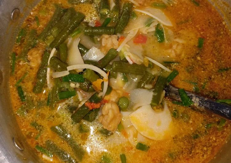 Bahan Lodeh rebung kacang PedeZz | Resep Membuat Lodeh rebung kacang PedeZz Yang Lezat