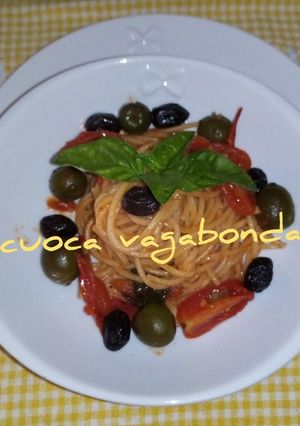 A picture of Spaghetti Aulive e Chiapparielle (alla Puttanesca).