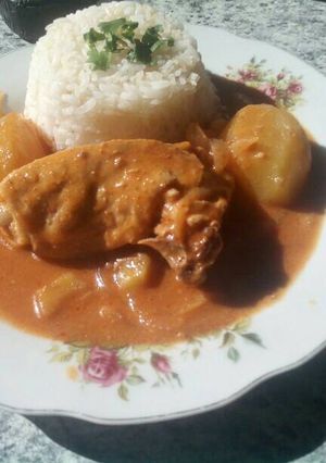 Una foto de Pollo en salsa de maní