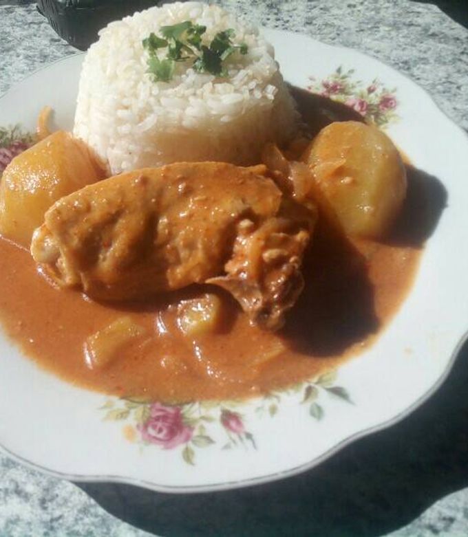 Una foto de Pollo en salsa de maní