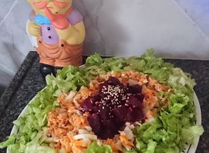 Una foto de Ensalada multicolor con atún 🥗