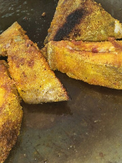 फिश रवा फ्राय हलवा फ्राय (fish rava fry recipe in marathi) रेसिपी चे मुख्य फोटो