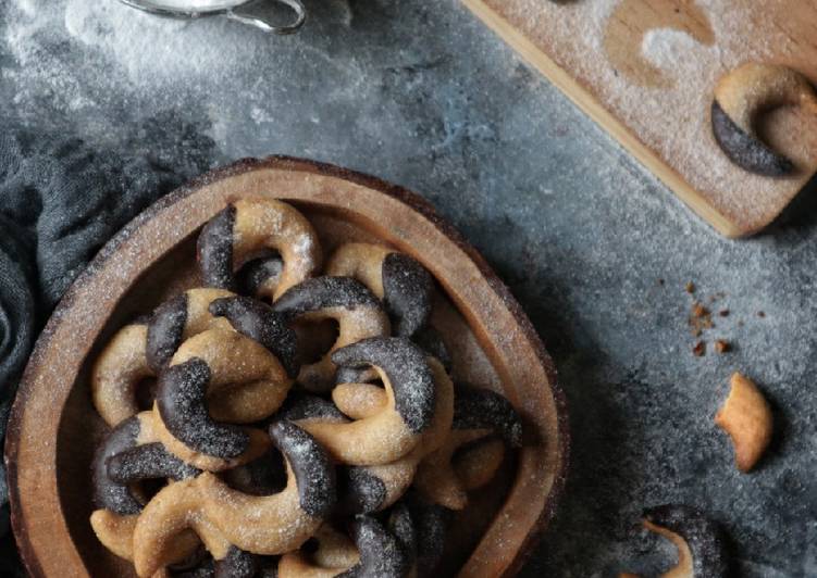 Resep Almond Parmesan Crescent Cookies Anti Gagal
