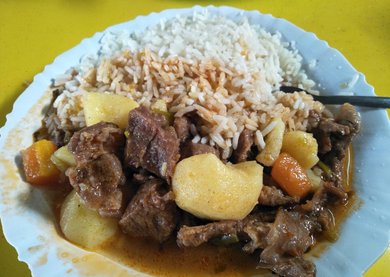 Rice with beef stew