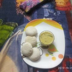 Homemade, Healthy to eat idlis with Chutney! A picture of Homemade, Healthy to eat idlis with Chutney!.
