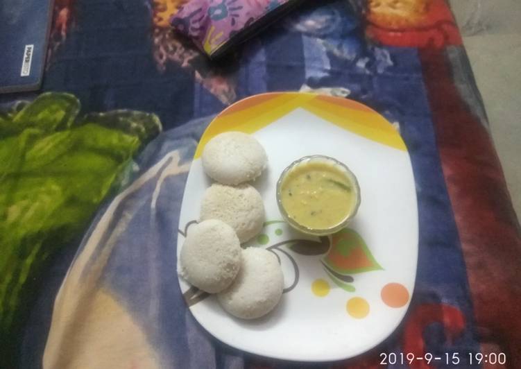 Simple Way to Make Ultimate Homemade, Healthy to eat idlis with Chutney!