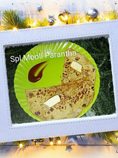 A picture of Mooli ke parathe.
