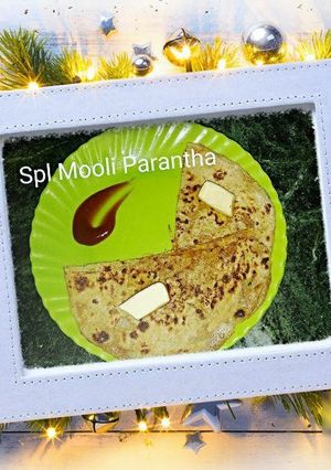 A picture of Mooli ke parathe.